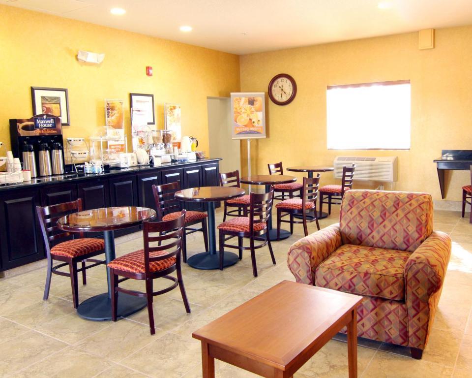 Red Lion Inn & Suites Юджийн Екстериор снимка